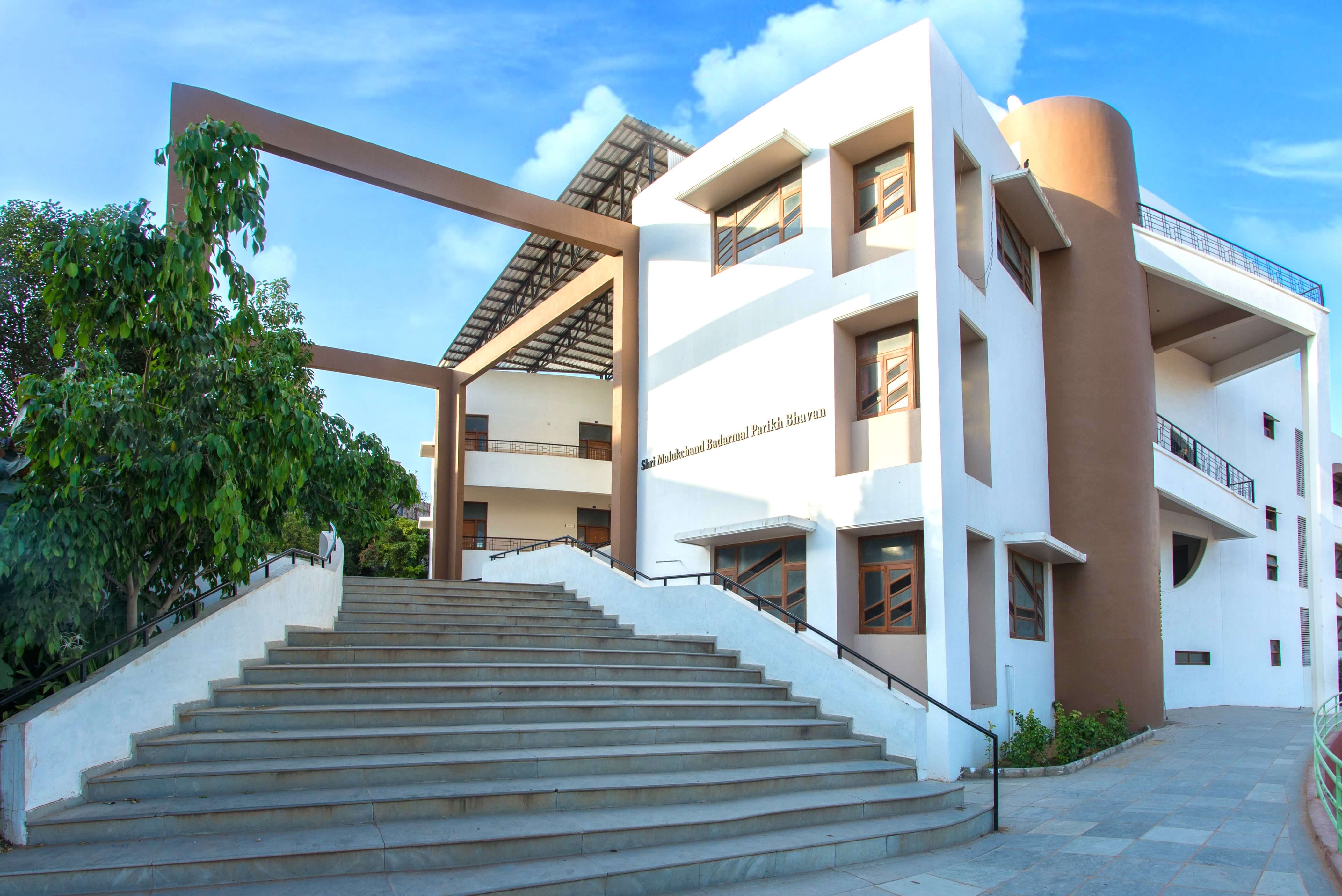 Smt. Menaben Manilal Mehta Secondary & Higher Secondary School - Building Photo