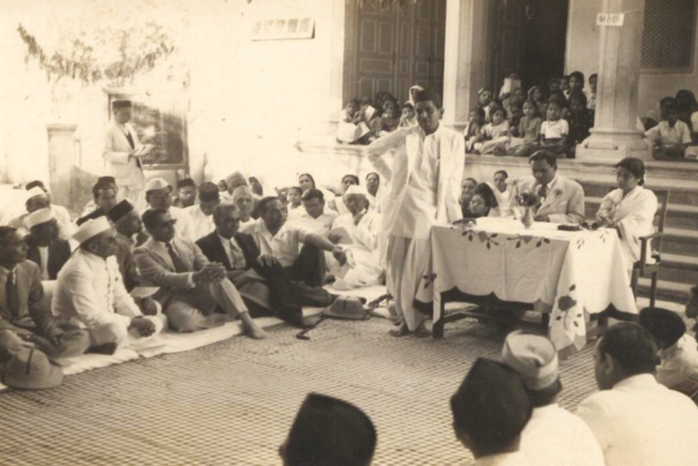 Kanubhai Maheta - 1960 - Visit Vidyamandir Trust, Palanpur